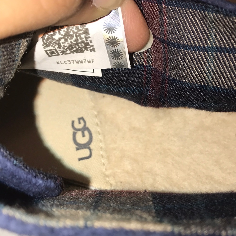 Ugg - Picture 4 of 5